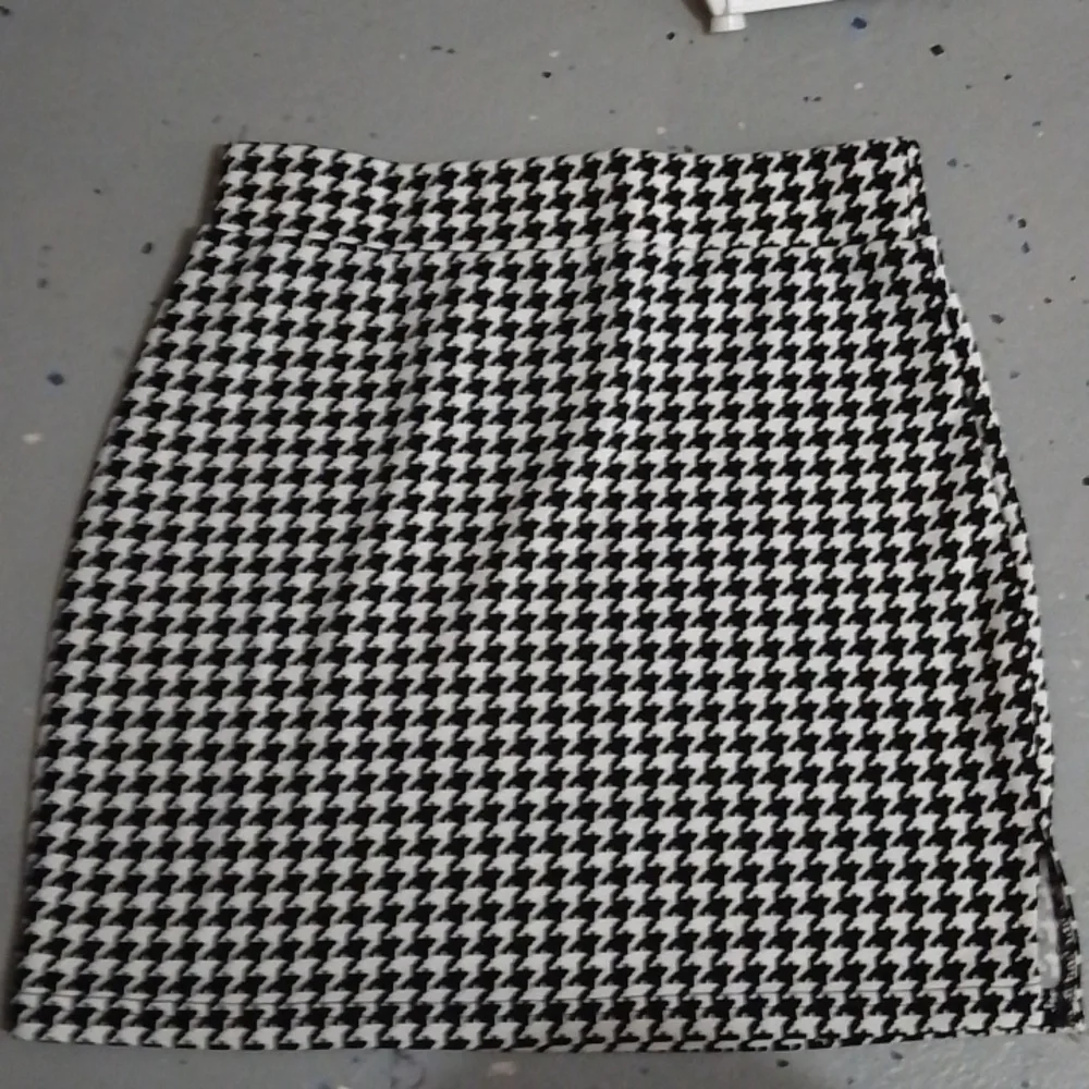 Mini skirt - Picture 2 of 3